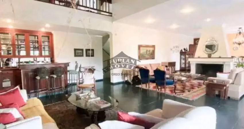 Casa Sobrado alto padrão à venda no Condomínio Fazendinha na Granja Viana em Carapicuíba - SP