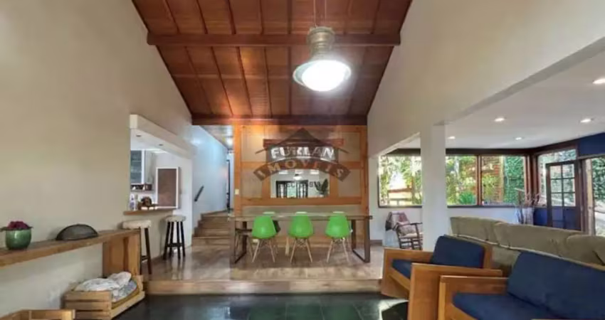 Casa Sobrado alto padrão à venda no Condomínio Fazendinha na Granja Viana em Carapicuíba - SP