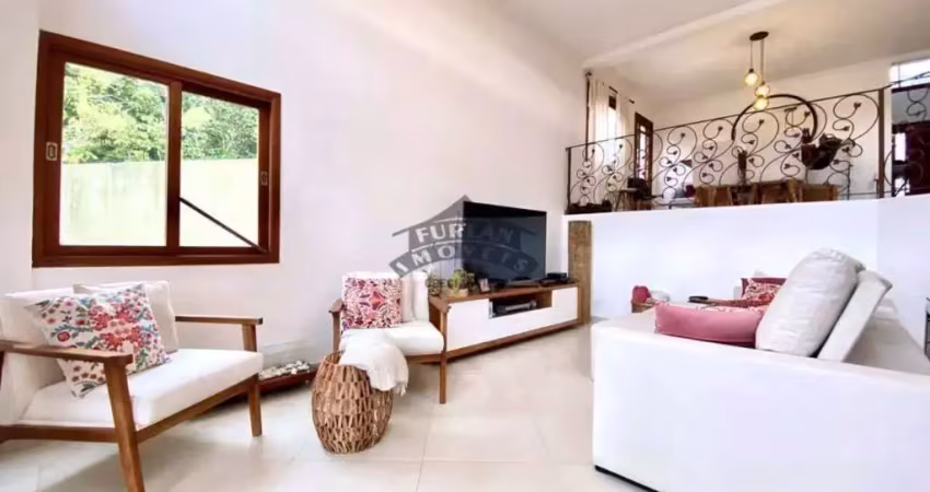 Casa Sobrado alto padrão à venda no Condomínio Palm Hills no Jardim do Rio Cotia em Cotia - SP