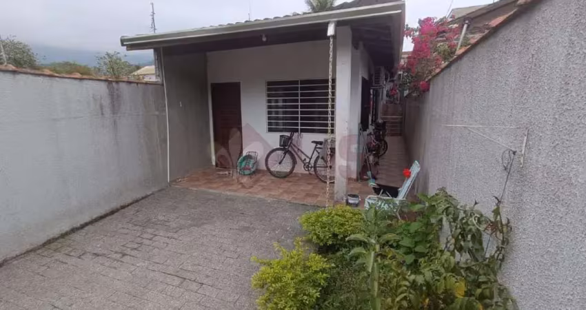 Casa térrea a 600 metros da praia - seu refúgio perto do mar!