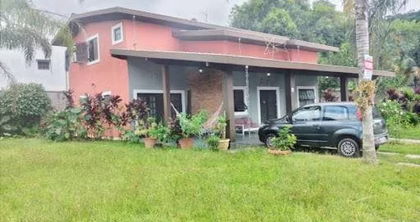Casa à venda 3 Quartos, 1 Suite, 4 Vagas, Massaguaçu, Caraguatatuba - SP