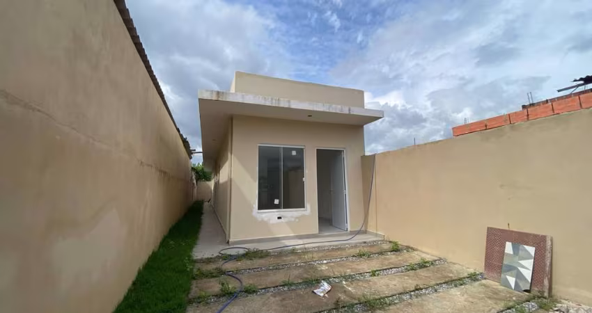 Casa à venda 2 Quartos, 1 Suite, 1 Vaga, 65M², Balneário dos Golfinhos, Caraguatatuba - SP