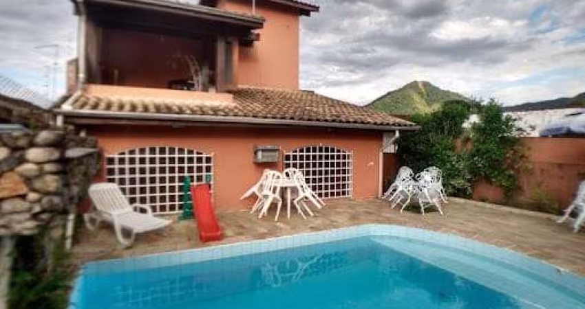 Casa à venda 5 Quartos, 1 Suite, 4 Vagas, 360M², Martim de Sá, Caraguatatuba - SP