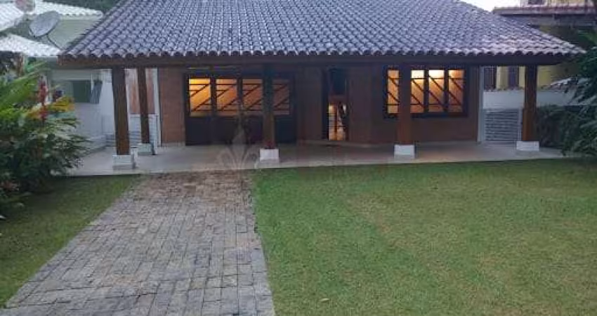 Casa à venda 5 Quartos, 3 Suites, 6 Vagas, 256M², Park Imperial, Caraguatatuba - SP