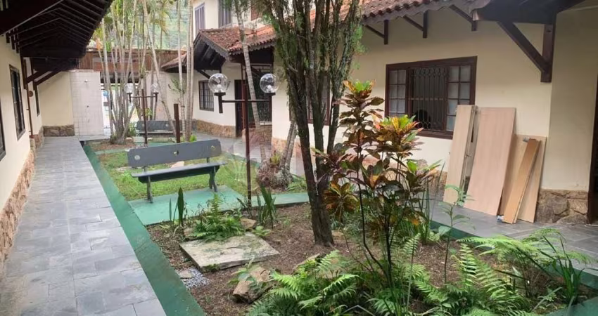 Casa Mobiliada para Locação em Condomínio na Martim de Sá!