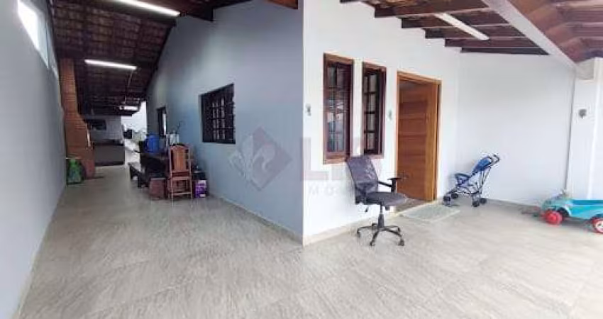 Casa à venda 3 Quartos, 2 Suites, 6 Vagas, 161M², Getuba, Caraguatatuba - SP