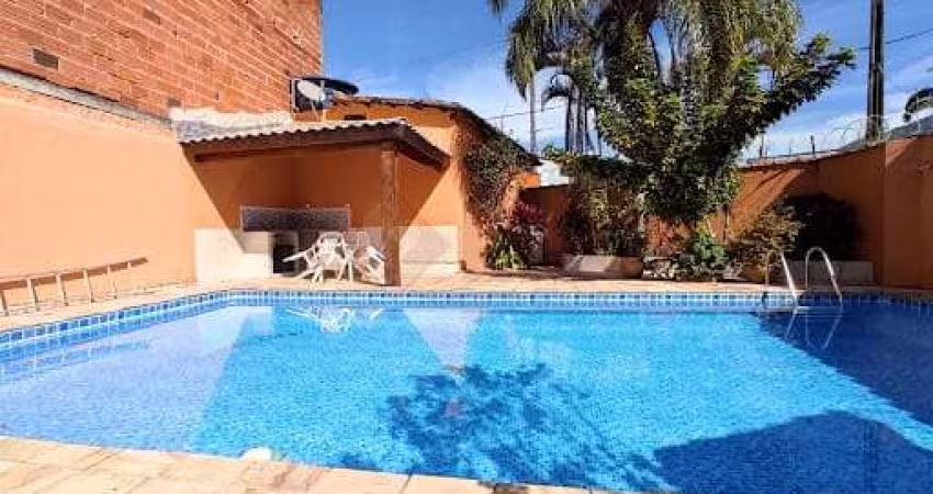 Casa à venda 8 Quartos, 6 Suites, 5 Vagas, 350M², Centro, Caraguatatuba - SP