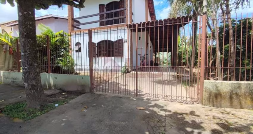 Casa à venda 2 Quartos, 2 Suites, 4 Vagas, Martim de Sá, Caraguatatuba - SP