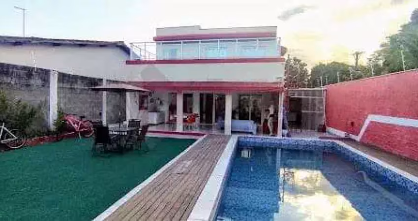 Casa à venda 3 Quartos, 1 Suite, 4 Vagas, 360M², Jardim Britânia, Caraguatatuba - SP