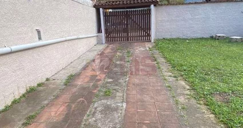 VENHA CONHECER ESTA CASA TÉRREA, AMPLA, COM ESPAÇO PARA CONSTRUIR UMA BELA ÁREA DE LAZER/GOURMET NA