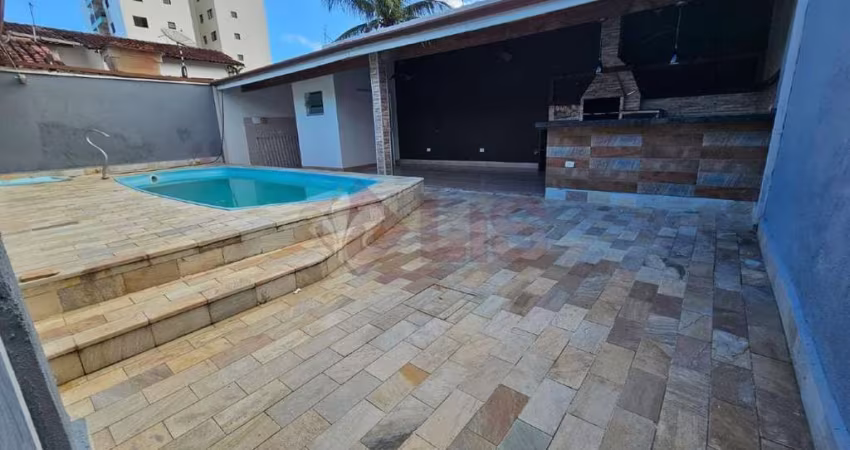 Estilo e lazer na praia! Casa com piscina e gourmet a 150m da praia Martim de Sá! Agende sua visita