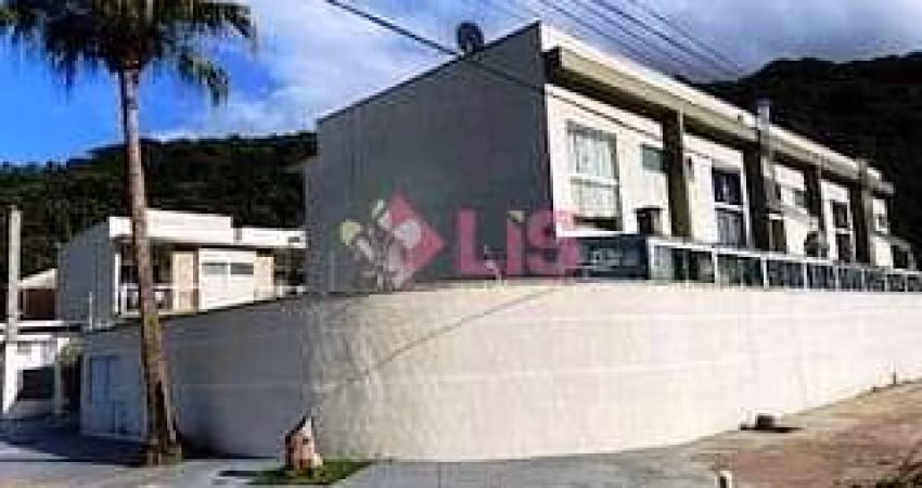 AMPLO SOBRADO ENSOLARADO E VENTILADO EM CONDOMÍNIO PRAIA DA COCANHA