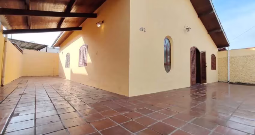 Casa para Locação 4 Quartos, 4 Vagas, 220M², Praia das Palmeiras, Caraguatatuba - SP