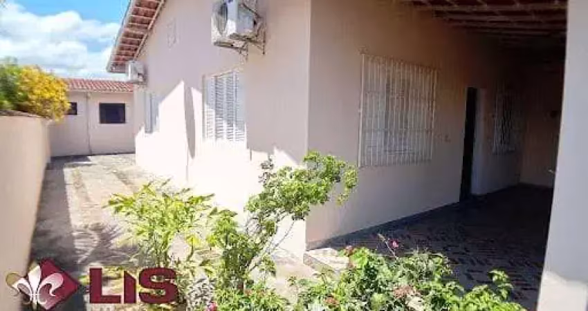 Casa térrea para locação 2 quartos mais 2 suítes externas, poiares, caraguatatuba - sp