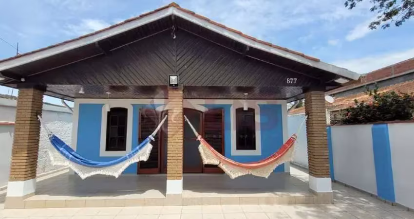 Excecelente casa em lote inteiro com 3 dormitórios e edícula
