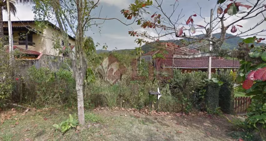Terreno localizado a menos de 300 mts da praia do capricórnio i