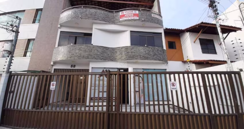 Casa Triplex à venda, 8 quartos, 2 suítes, 2 vagas, Luzia - Aracaju/SE