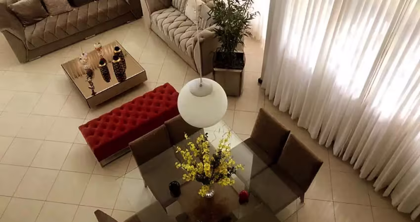 Casa no Condomínio Melício Machado