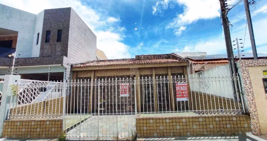 Casa com 4/4 no Conjunto JK - Bairro Jabotiana.