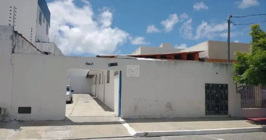 Oportunidade de investimento: área com 4 quitinetes e projeto para construção na parte superior