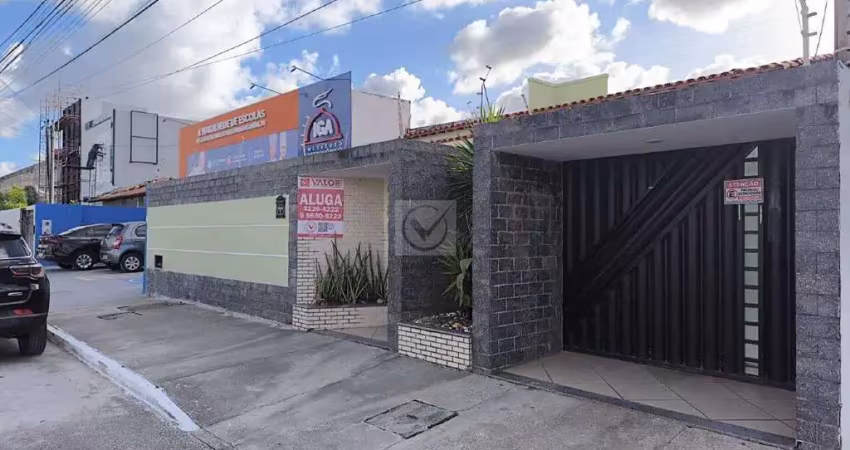 Espaçosa casa para locação em localização privilegiada