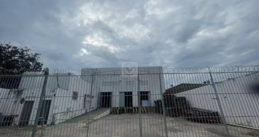 Excelente galpão amplo com doca e em localização de fácil acesso