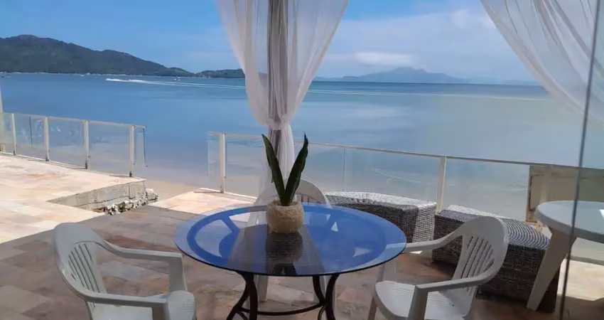 Casa beira mar para 14 pessoas - locação de temporada