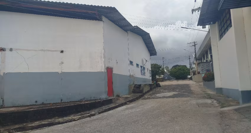 Alugo galpão com 1300m2 em condomínio no distrito 1