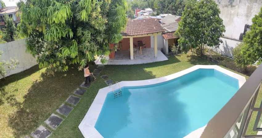 ALUGO MANSÃO COM 02 PISOS COM 04 SUÍTES GRANDES COM PISCINA EM FLORES