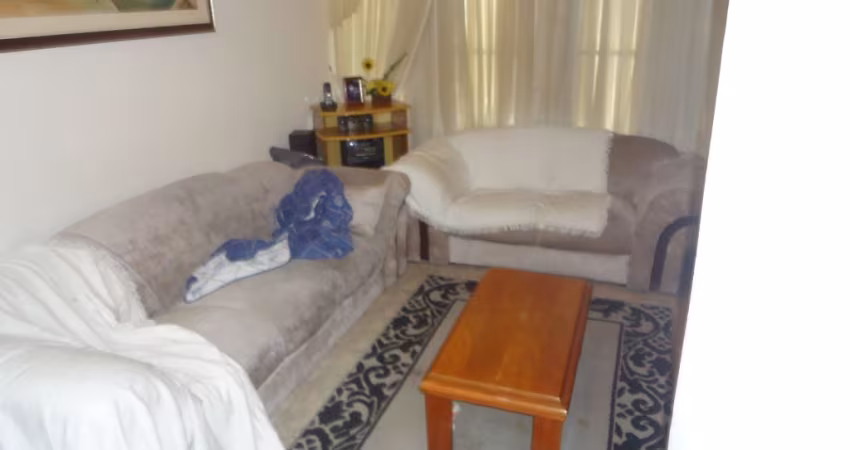 CASA COM 2 DORMS, 2 VAGAS DE GARAGEM!