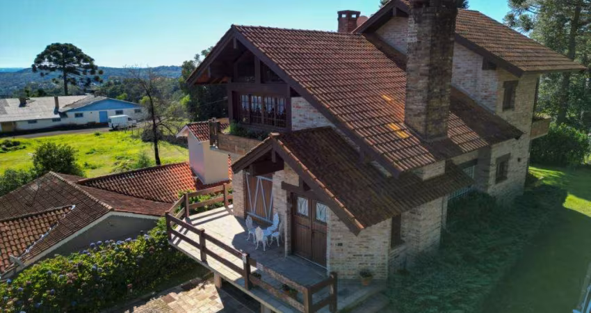 Casa 04 Dorm. à venda no Bairro Tirol com 275 m² de área privativa - 3 vagas de garagem