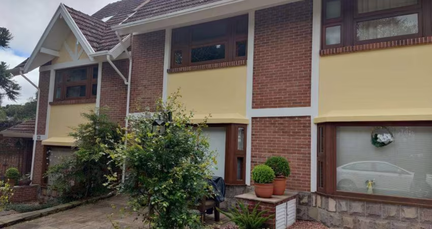 Casa 03 Dorm. à venda no Bairro Quinta da Serra com 227 m² de área privativa - 1 vaga de garagem