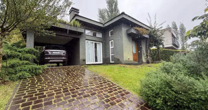 Casa 03 Dorm. à venda no Bairro Alphaville com 233 m² de área privativa - 2 vagas de garagem