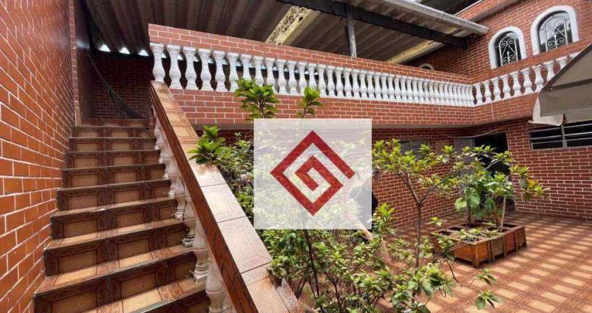 Casa com 3 dormitórios à venda, 257 m² por R$ 960.000,00 - Vila Scarpelli - Santo André/SP