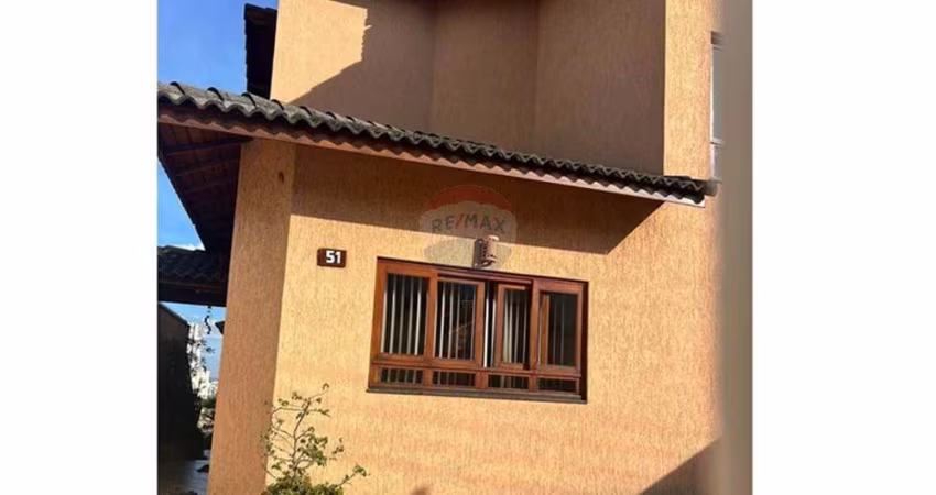 Sobrado 3 dormitórios - recém reformado - Picanço