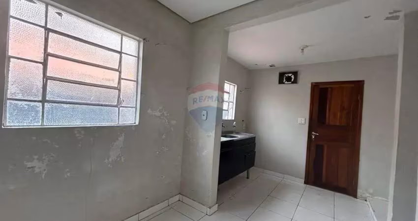 Casa com 02 dormitórios e 03 vagas próximo do metrô Tucuruvi