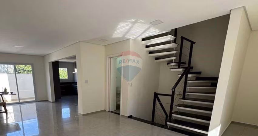 Sobrado à venda 245m² em Condomínio Fechado no Parque Renato Maia - 03 Dormitórios | 04 vagas - R$ 1.300.000,00
