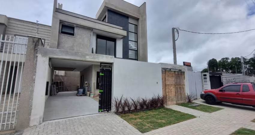Excelente oportunidade no Hauer Sobrado com 3 quartos 1 suíte