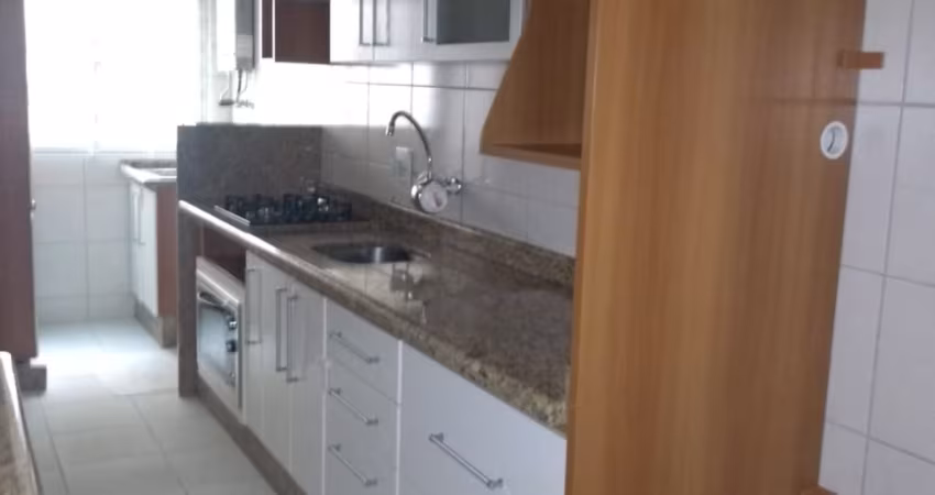 Apartamento com 3 Quartos e 2 banheiros à Venda, 64 m² por R$ 479.000