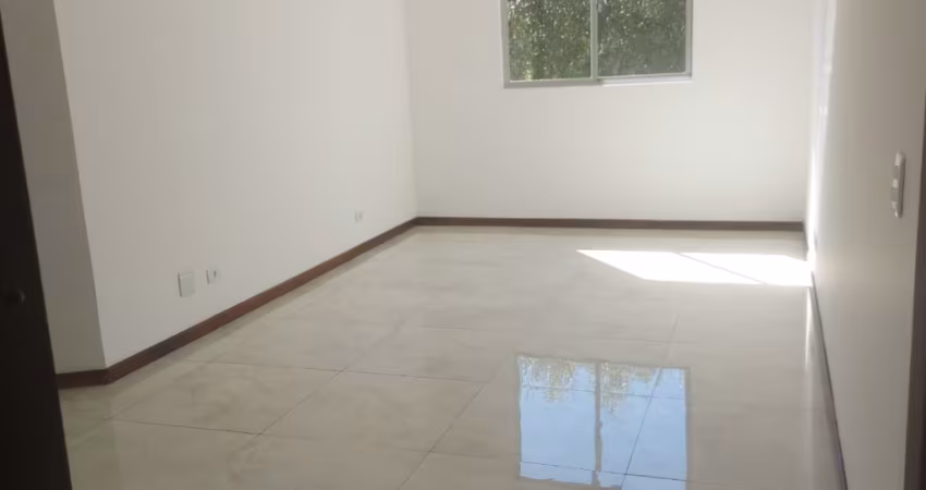 Lindo apartamento amplo no bairro Tingiu no Bacacheri em Curitiba