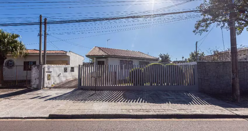 Casa com 3 quartos à venda na Afonso  Theolindo Hennequim, 58, Guabirotuba, Curitiba