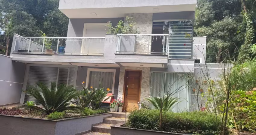 Lindo sobrado em condomínio fechado 3 suítes e 3 vagas de garagem