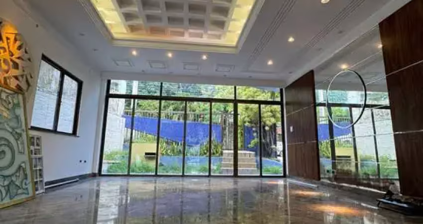 Mansão com 5 suítes e área gourmet no candeal: luxo e conforto em salvador-ba com piscina e energia solar.