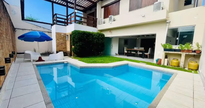 Belíssima casa com 4 quartos e 3 suítes no itaigara, salvador-ba  350m²  varanda gourmet  piscina  energia solar  r$1.750.000,00