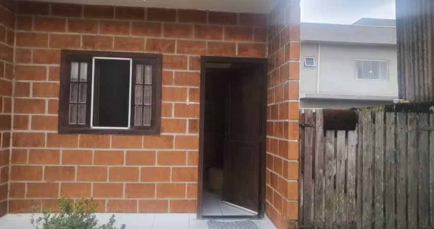 Sobrado de 83m² em condomínio com 2 dormitórios no Pontal Santamarina em Caraguatatuba