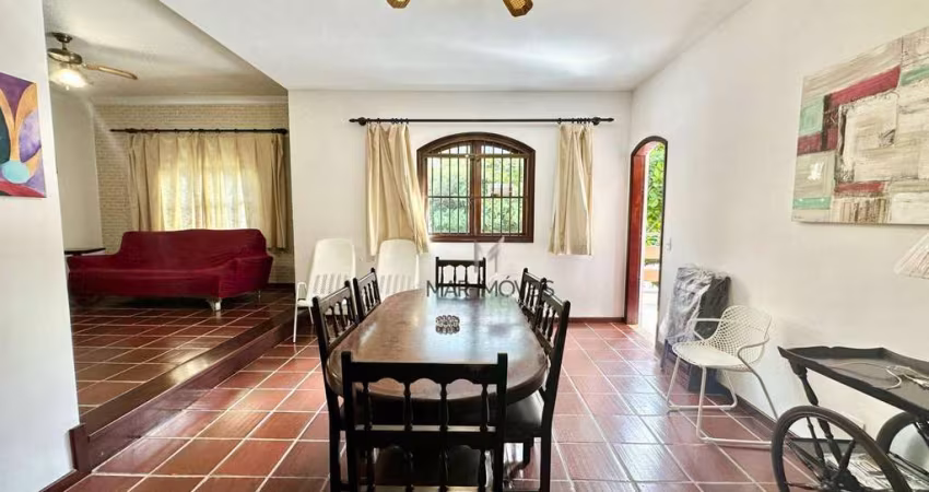 Apartamento á venda na Enseada á 200 metros da Praia.