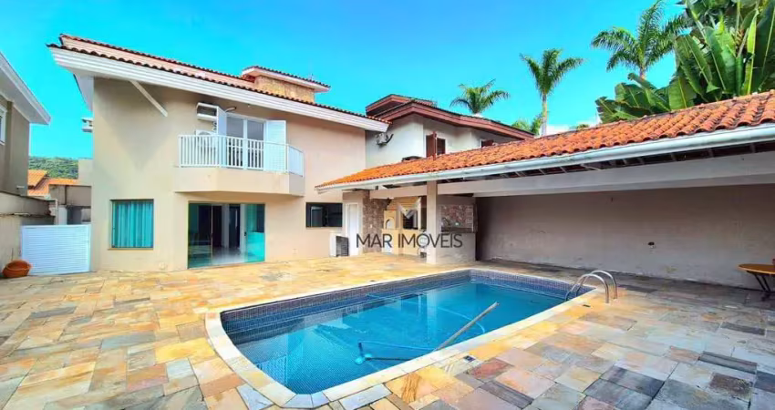 Casa em condomínio fechado com 4 suítes em excelente localização!