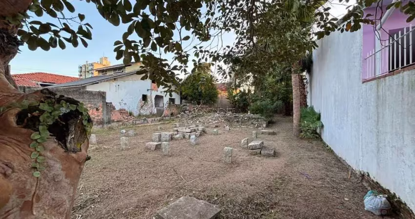 Terreno à venda na Rua Campolino Alves, 572, Abraão, Florianópolis