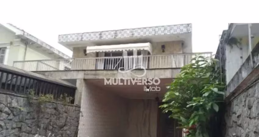 Comprar Casa com 4 Dormitórios no Boqueirão em Santos