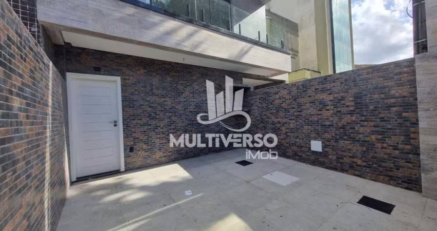 Viva o Luxo e a Elegância em uma Casa Duplex com 4 Suítes e Piscina Privativa!